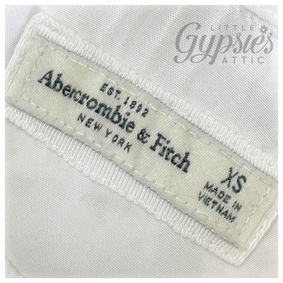 **TAKING DOWN** Abercrombie & Fitch Lace Mini Skirt - Picture 4 of 10